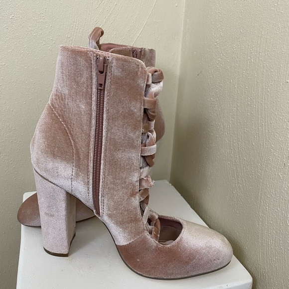 Just Fab Suede Ankle Boots. Mauve color. Sz 8. - Picture 4 of 11